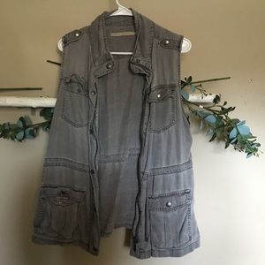 Cargo overlay vest